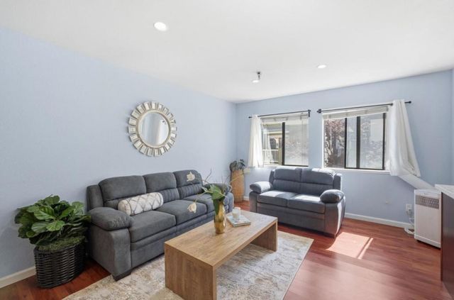 711 S Bayshore Boulevard 6, San Mateo, CA 94401