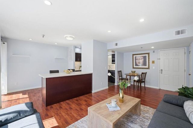 711 S Bayshore Boulevard 6, San Mateo, CA 94401