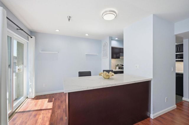 711 S Bayshore Boulevard 6, San Mateo, CA 94401