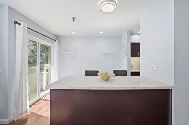 711 S Bayshore Boulevard 6, San Mateo, CA 94401