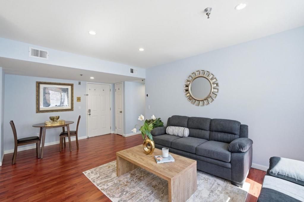 711 S Bayshore Boulevard 6, San Mateo, CA 94401