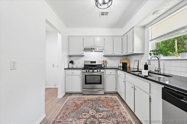 571 W 149th Place, Glenpool, OK 74033