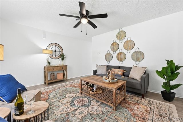 571 W 149th Place, Glenpool, OK 74033