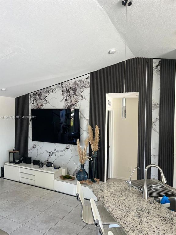 Image 3 of property listing at 16 NW 10 Avenue, Cape Coral, FL 33993