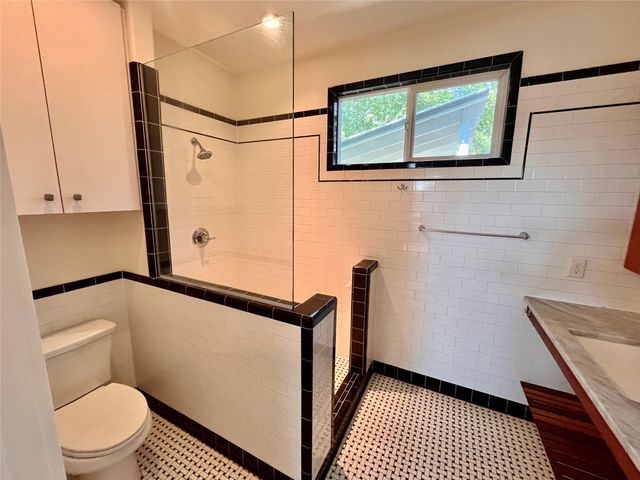 2209 E 18th ST A, Austin, TX 78702