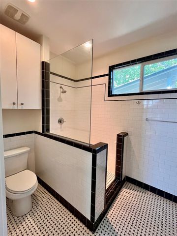 2209 E 18th ST A, Austin, TX 78702