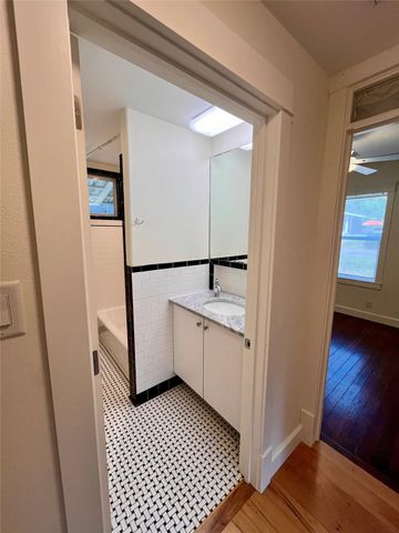 2209 E 18th ST A, Austin, TX 78702