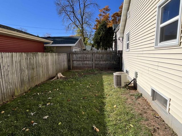 227 E WINNEBAGO STREET, Appleton, WI 54911