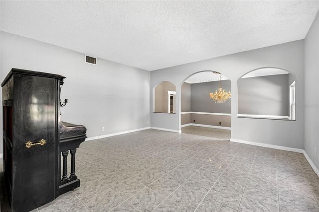 305 BANNOCKBURN AVENUE, Temple Terrace, FL 33617