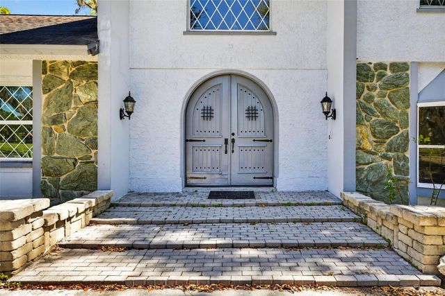 305 BANNOCKBURN AVENUE, Temple Terrace, FL 33617