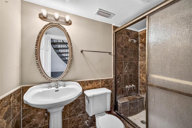 305 BANNOCKBURN AVENUE, Temple Terrace, FL 33617