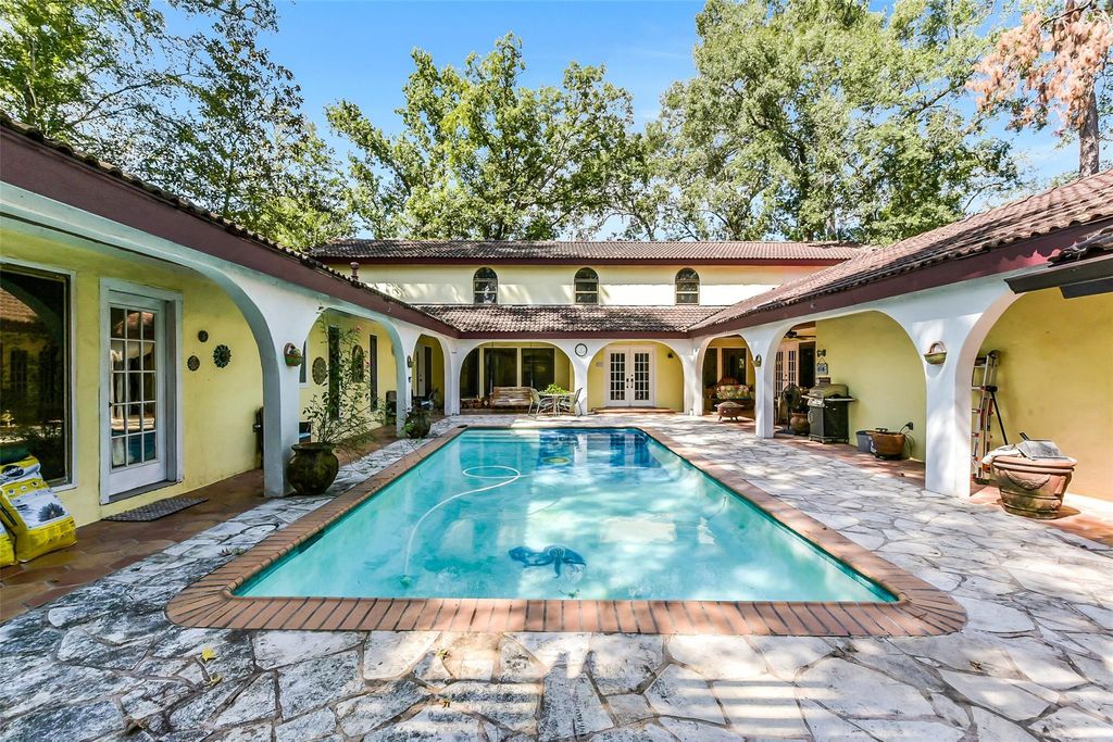 716 Evergreen Lane, Conroe, TX 77302