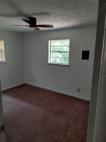 5718 NW Ash Ave, Lawton, OK 73505