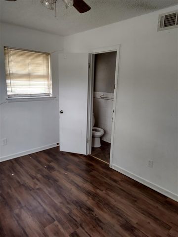 5718 NW Ash Ave, Lawton, OK 73505