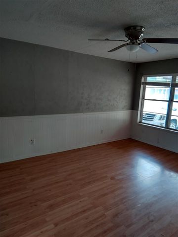 5718 NW Ash Ave, Lawton, OK 73505