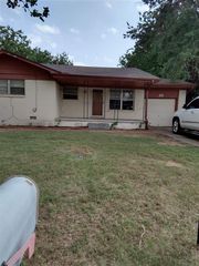 5718 NW Ash Ave, Lawton, OK 73505