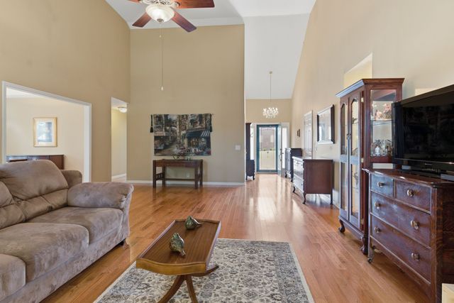 3512 Pinwheel Dr, Antioch, TN 37013