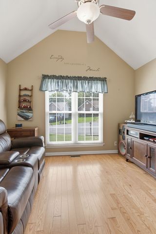 3512 Pinwheel Dr, Antioch, TN 37013