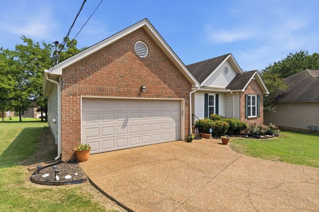 3512 Pinwheel Dr, Antioch, TN 37013