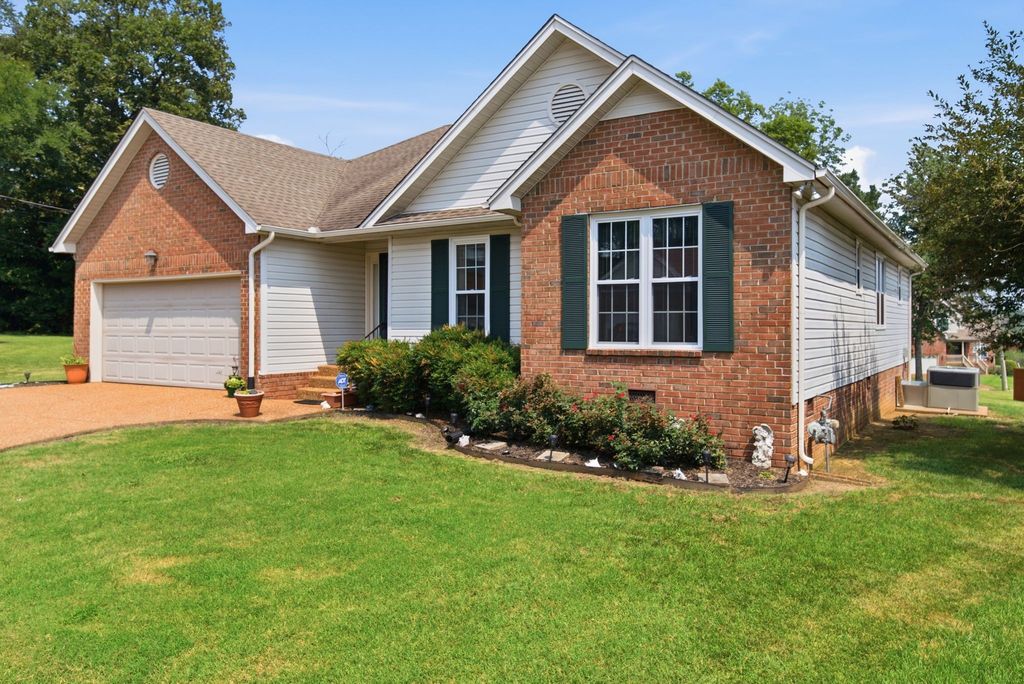 3512 Pinwheel Dr, Antioch, TN 37013