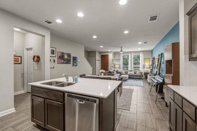 6814 E Riverside DR 34, Austin, TX 78741