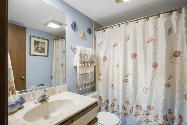 11133 East Road E, Palos Hills, IL 60465