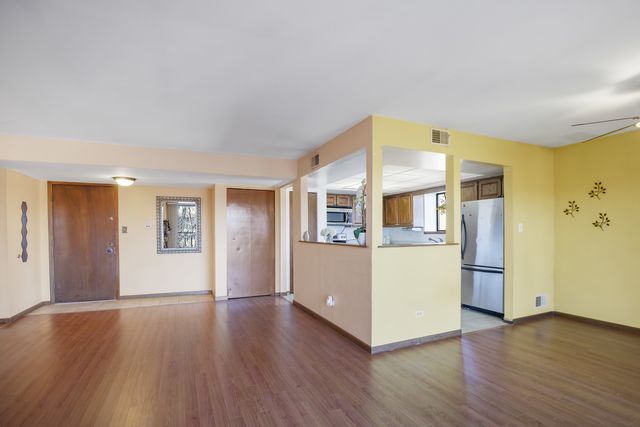 11133 East Road E, Palos Hills, IL 60465