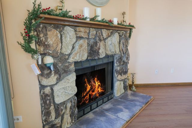 11133 East Road E, Palos Hills, IL 60465