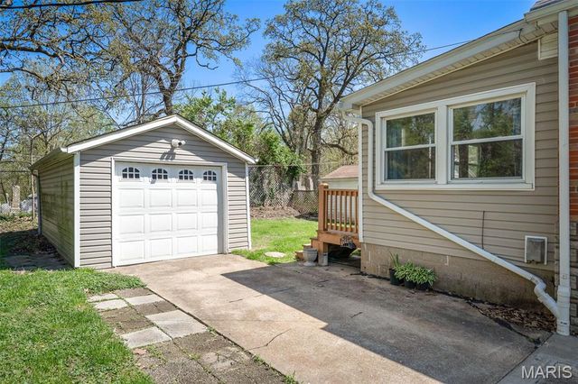 9012 Rosemary Avenue, St Louis, MO 63123