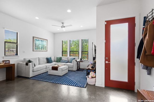 918 N OLIVE ST, San Antonio, TX 78202