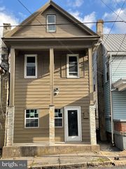 215 W MARKET ST, Williamstown, PA 17098