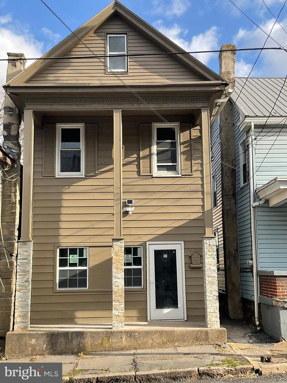 215 W MARKET ST, Williamstown, PA 17098