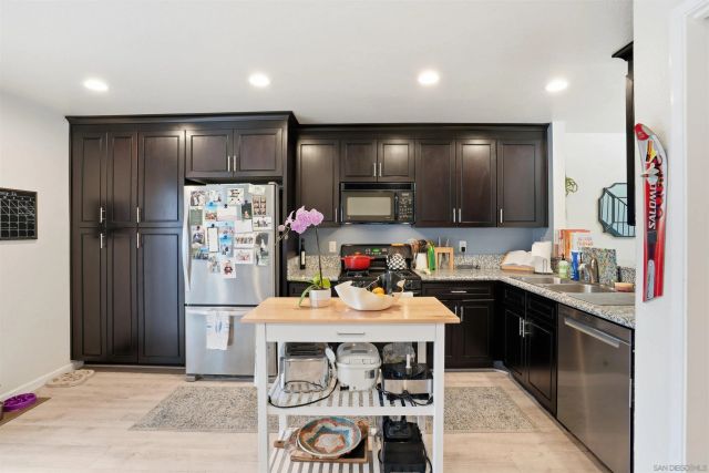 857 Violet Ct, Carlsbad, CA 92011