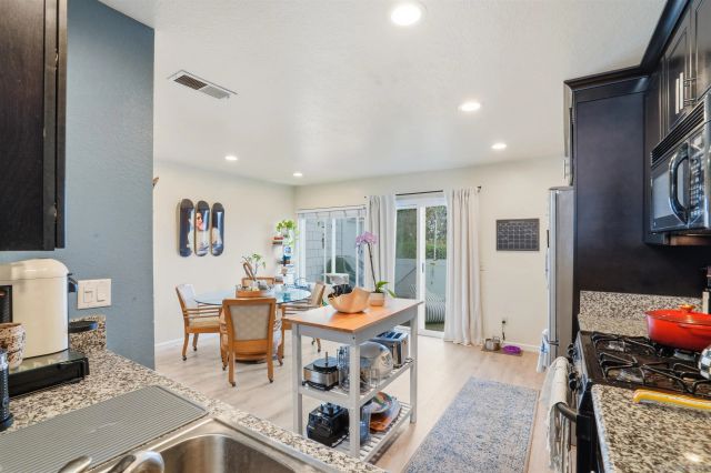 857 Violet Ct, Carlsbad, CA 92011