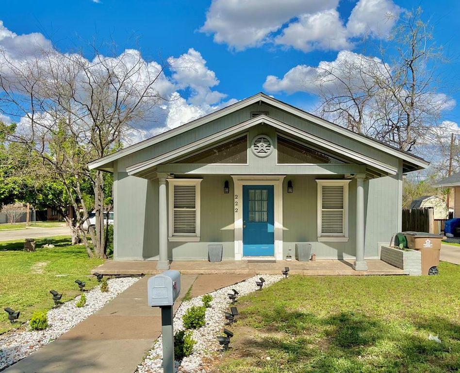 Image 1 of property listing at 222 N Madison St, San Angelo, TX 76901