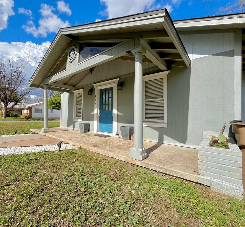 Image 2 of property listing at 222 N Madison St, San Angelo, TX 76901