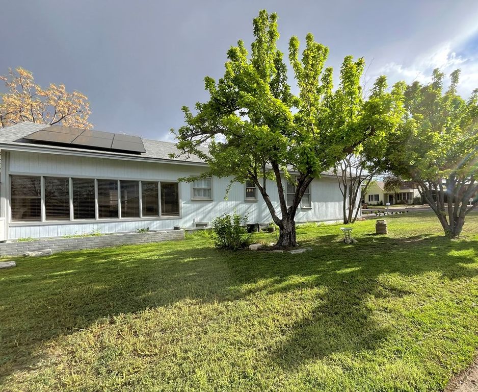 Image 35 of property listing at 222 N Madison St, San Angelo, TX 76901