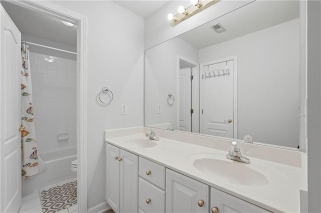 200 Finsbury Park Court, Suwanee, GA 30024