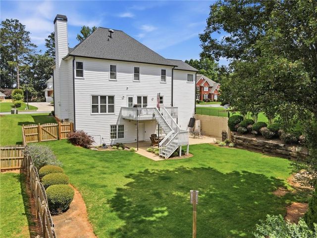 200 Finsbury Park Court, Suwanee, GA 30024