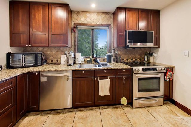 17211 Winfield ROAD, Bristol, WI 53104