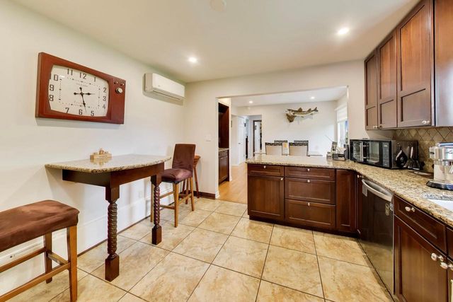 17211 Winfield ROAD, Bristol, WI 53104