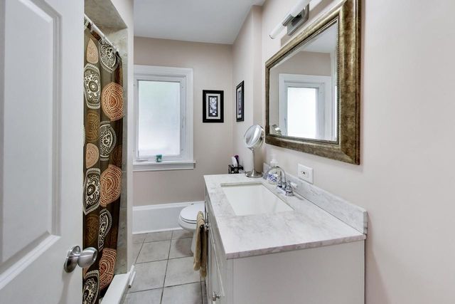 17211 Winfield ROAD, Bristol, WI 53104