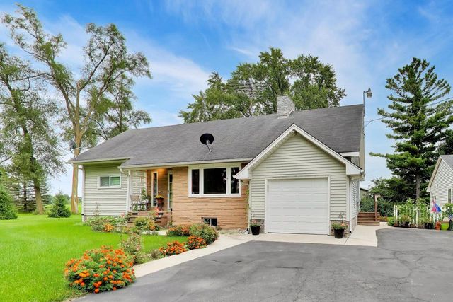 17211 Winfield ROAD, Bristol, WI 53104