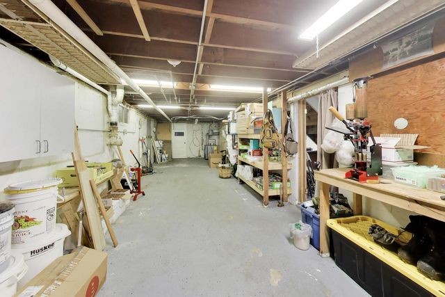 17211 Winfield ROAD, Bristol, WI 53104