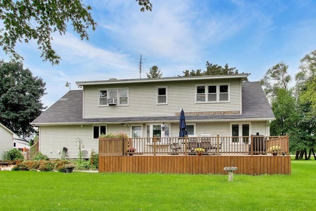 17211 Winfield ROAD, Bristol, WI 53104