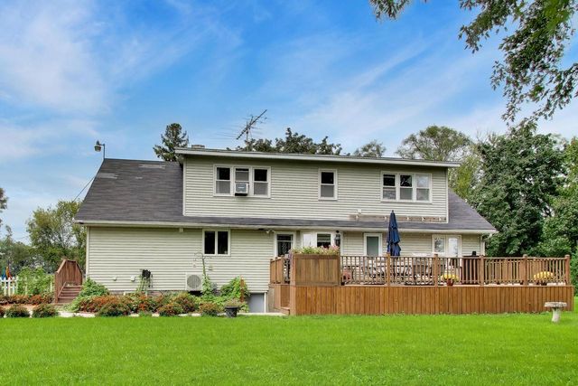 17211 Winfield ROAD, Bristol, WI 53104