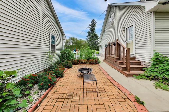 17211 Winfield ROAD, Bristol, WI 53104