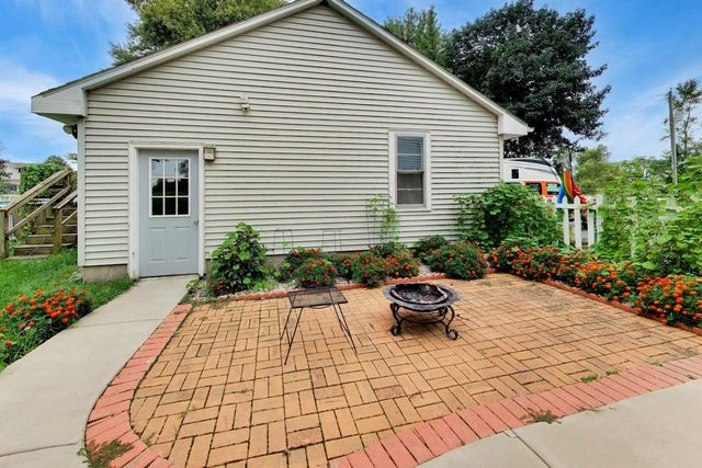 17211 Winfield ROAD, Bristol, WI 53104
