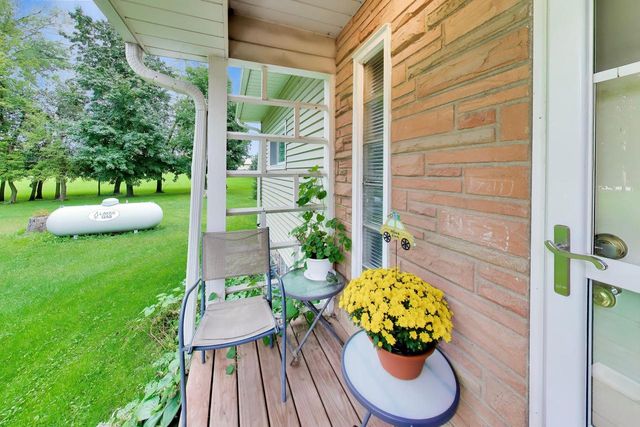 17211 Winfield ROAD, Bristol, WI 53104