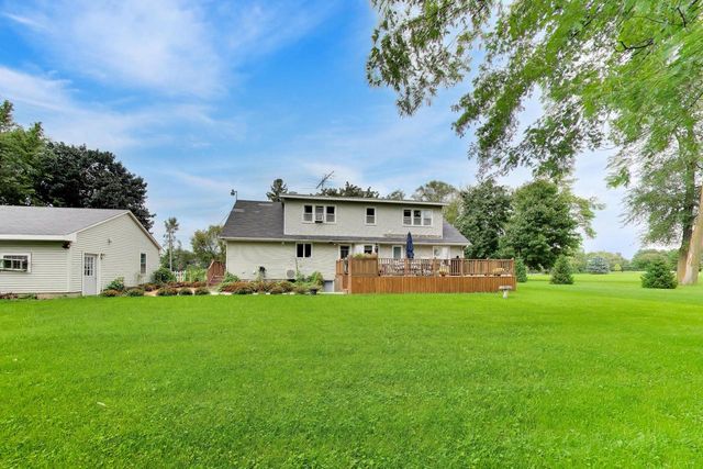 17211 Winfield ROAD, Bristol, WI 53104